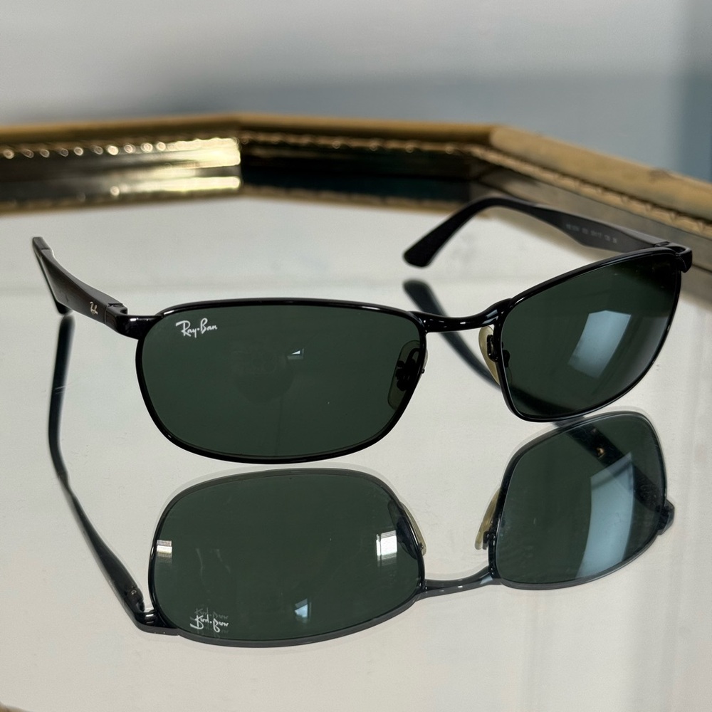 Ray-Ban Black Classic Sunglasses
